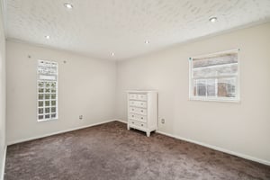 Wisconsin St-S1810-027.jpg