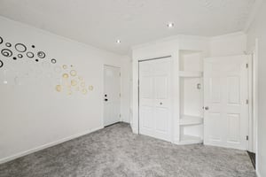 Wisconsin St-S1810-031.jpg