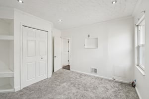 Wisconsin St-S1810-032.jpg