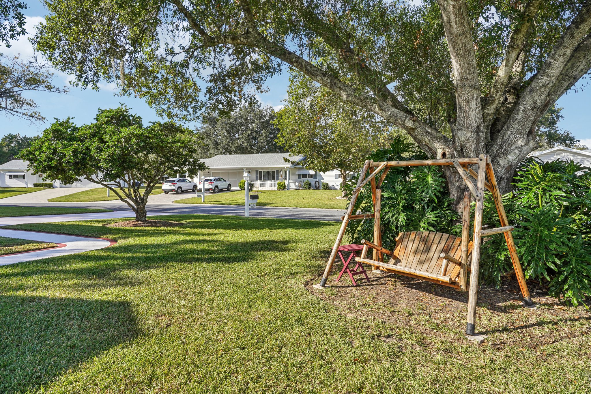 SE 104th Cir-S0811-033.jpg