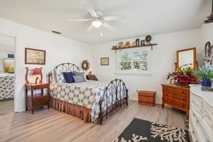 SE 104th Cir-S0811-018.jpg