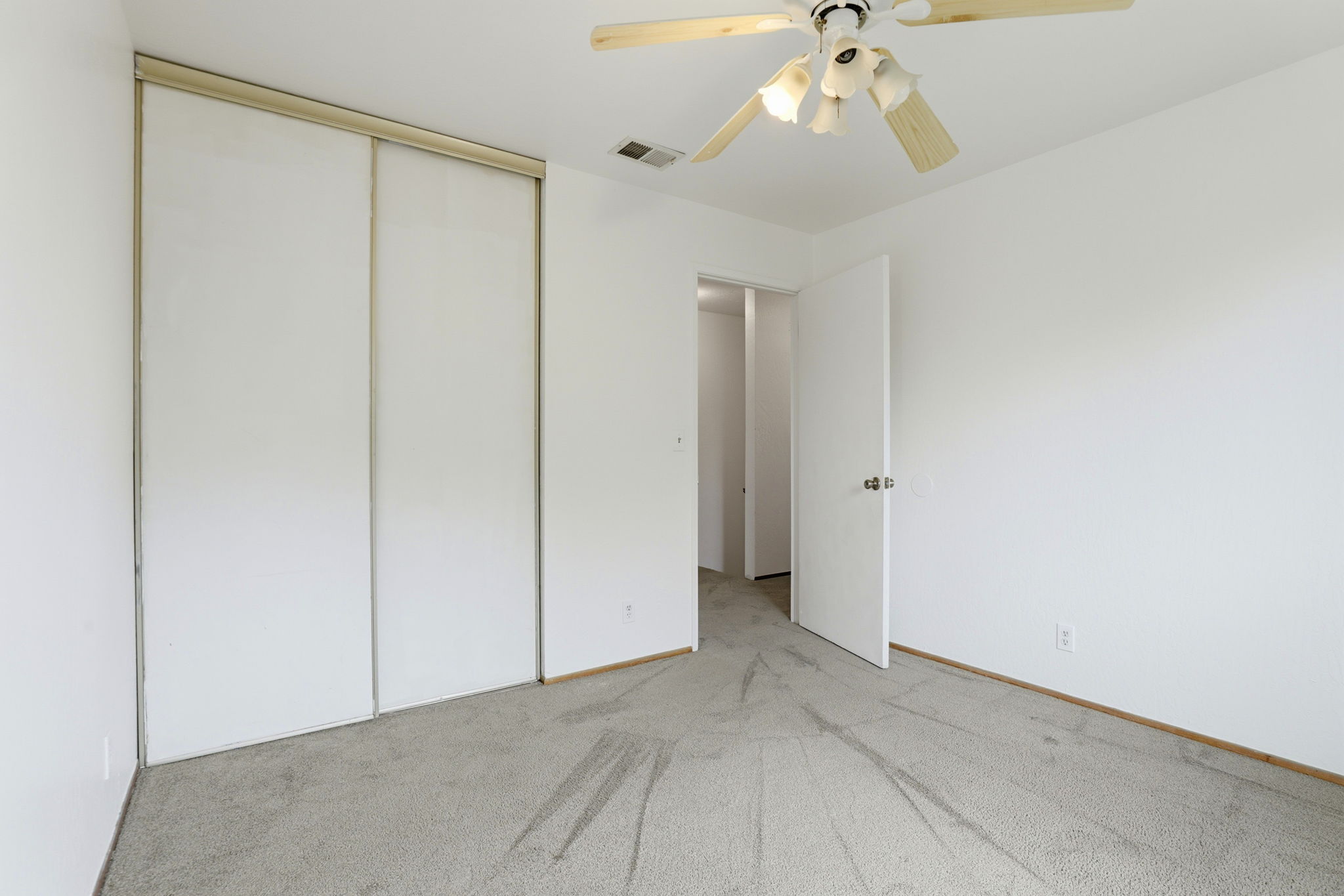 019_f8_176 Montebello Dr