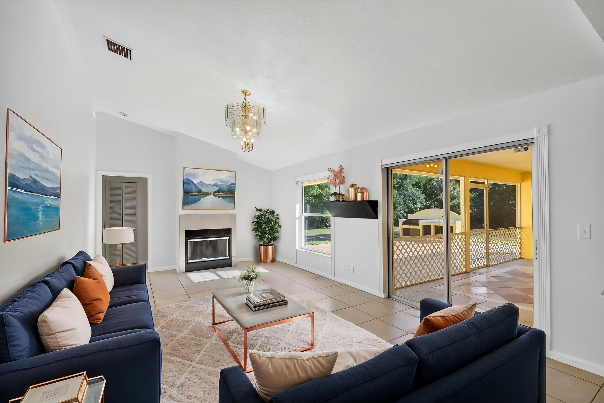 DSC_6904 virtually staged.jpeg