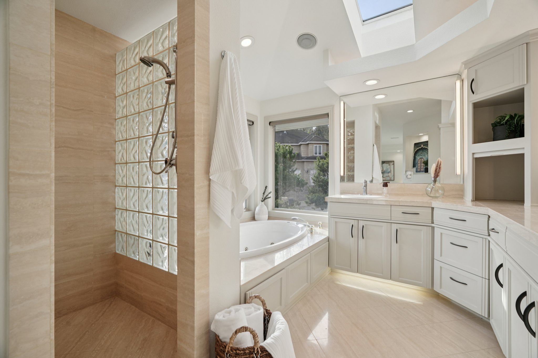 Brookhurst Dr-L2301-030.jpg