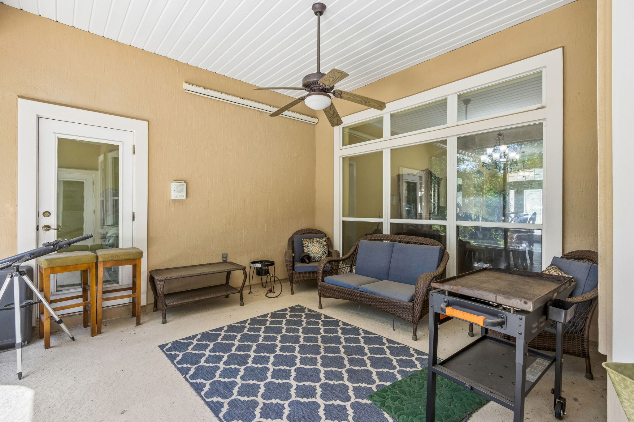 Screened-in Porch