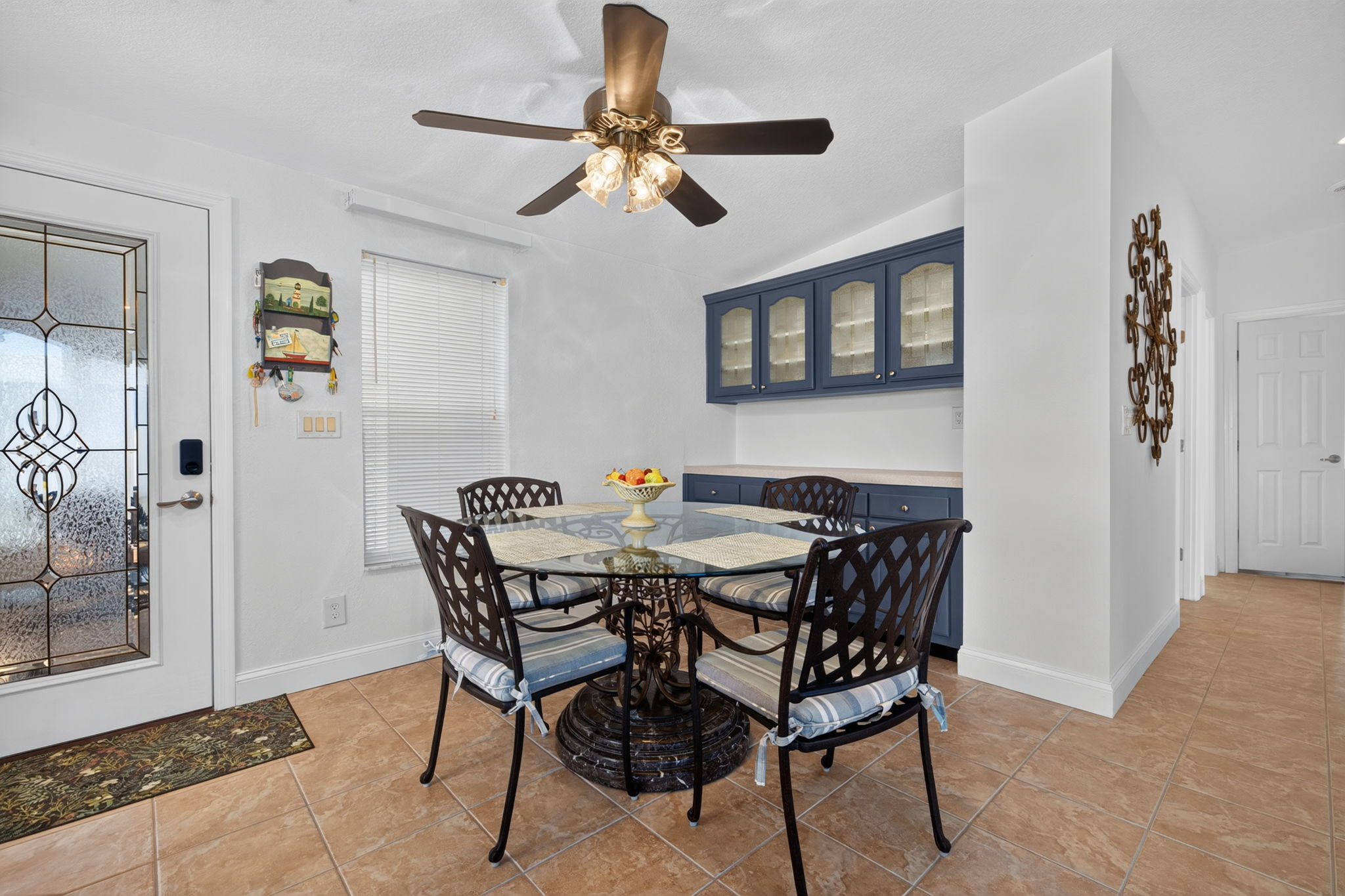 Dining Room 2 of 2