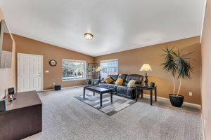 17635 Georgetown Ct, Reno, NV 89508, USA Photo 4