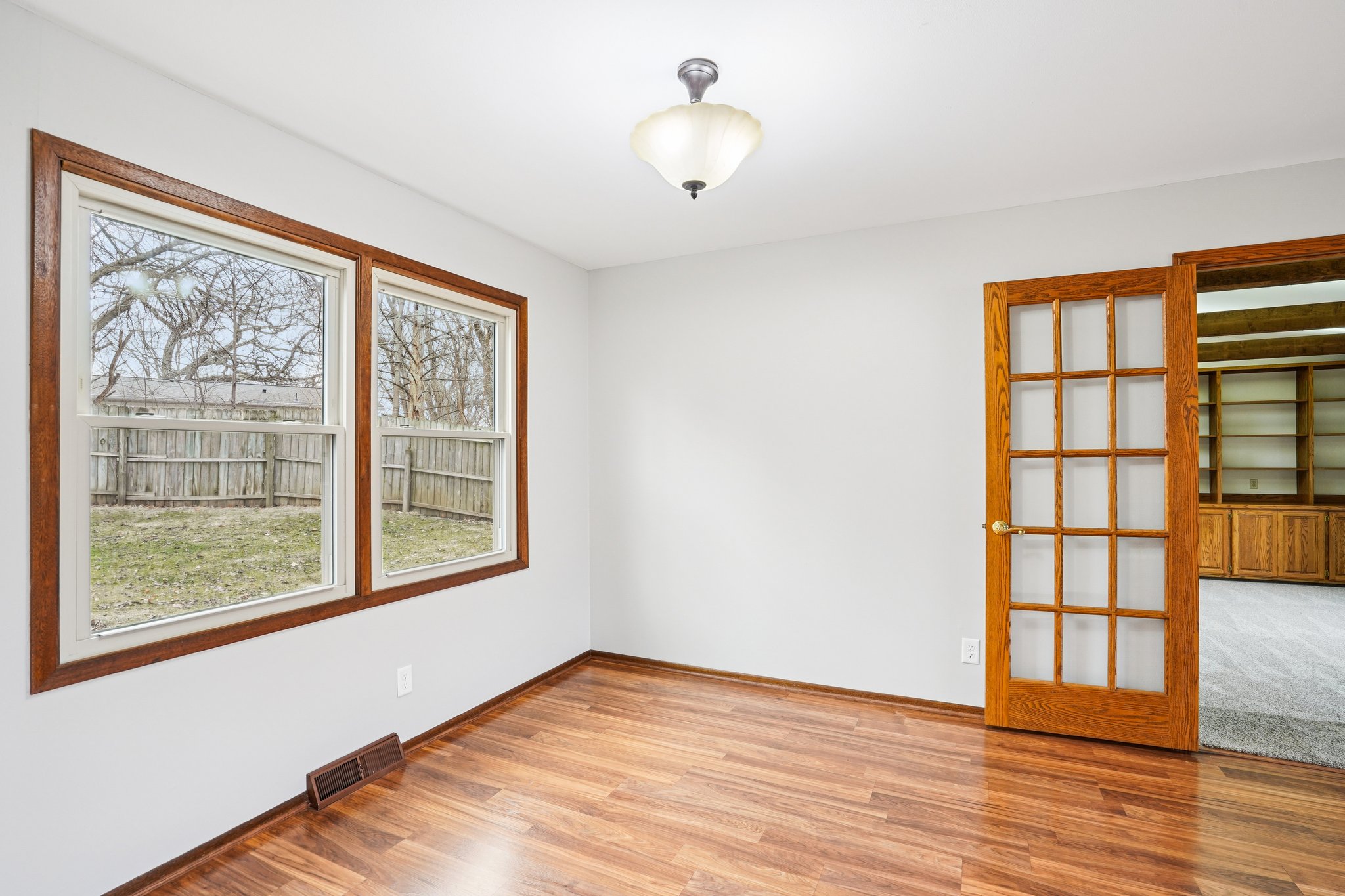 Oakview Dr-S1802-010.jpg