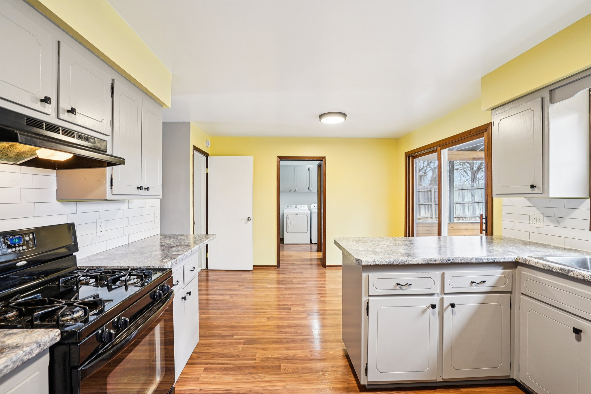 Oakview Dr-S1802-013.jpg