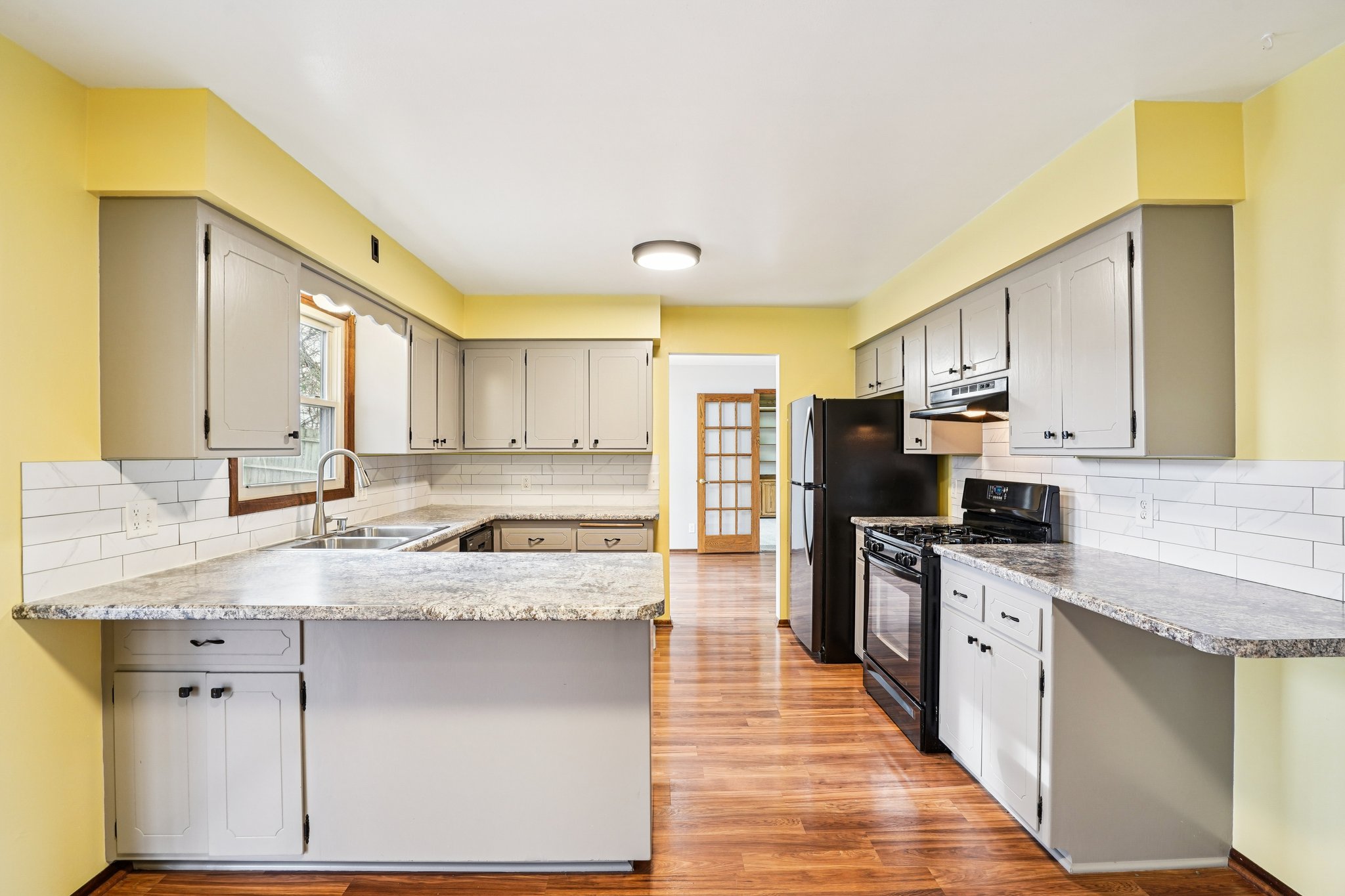 Oakview Dr-S1802-015.jpg