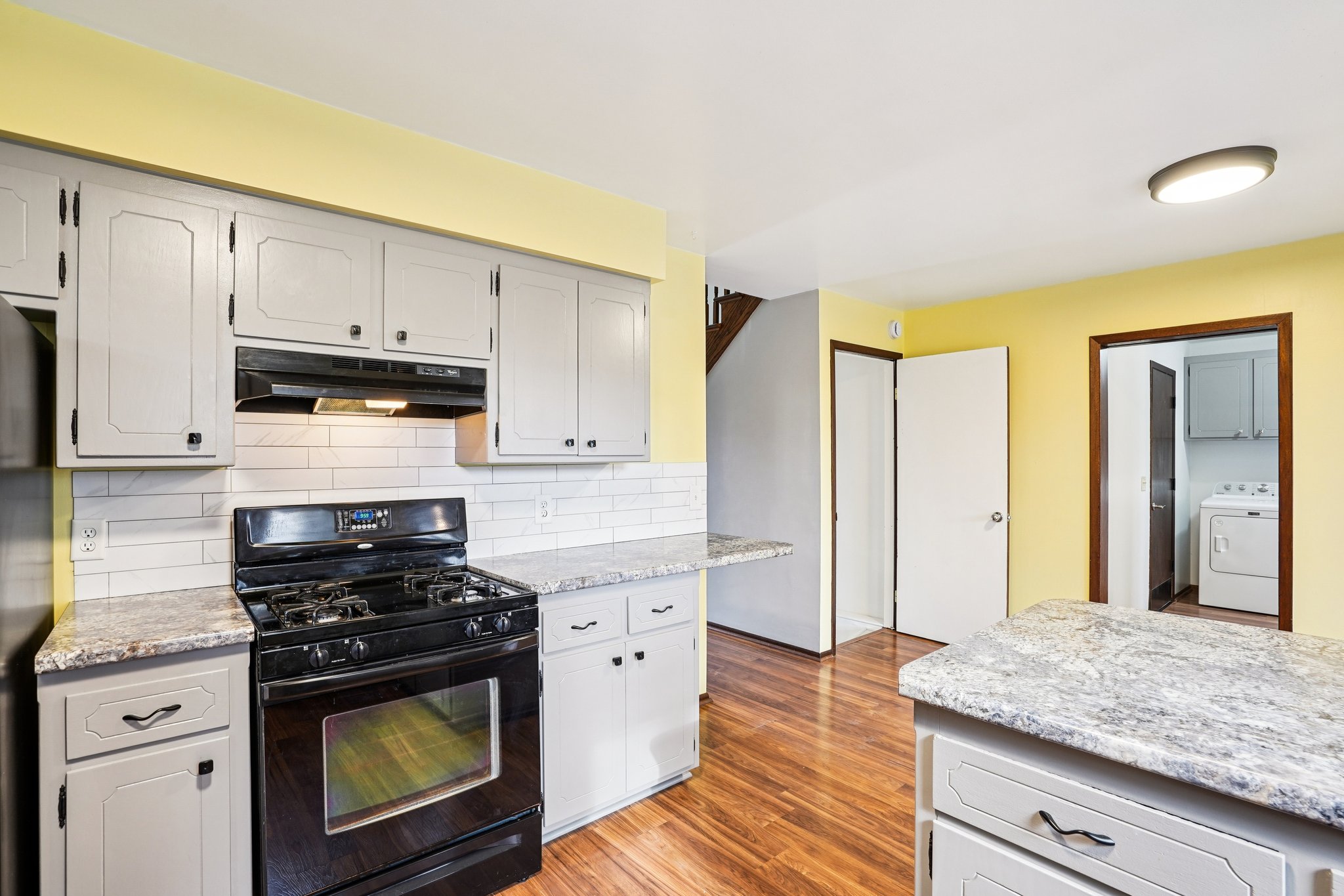 Oakview Dr-S1802-018.jpg