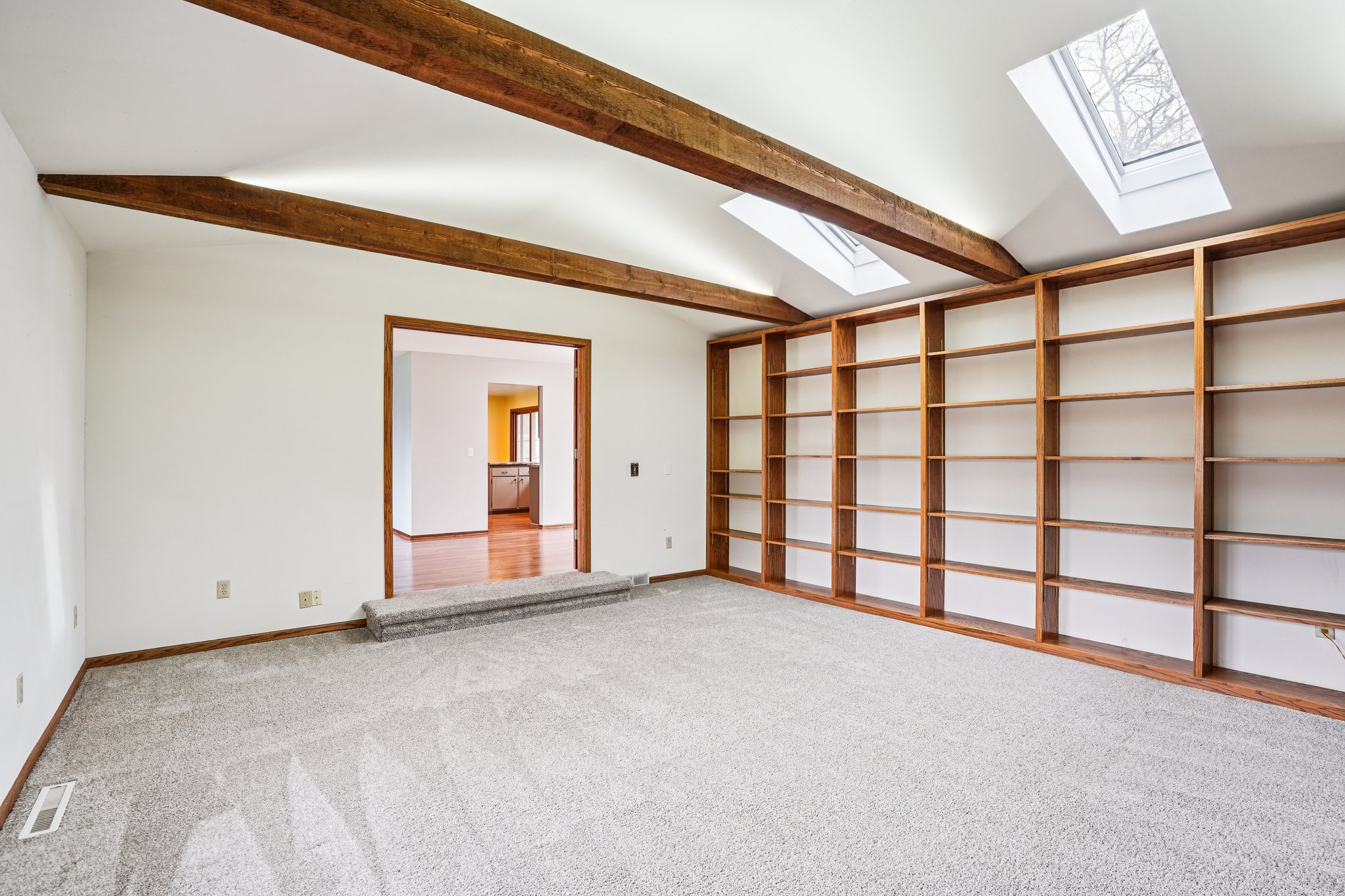 Oakview Dr-S1802-023.jpg