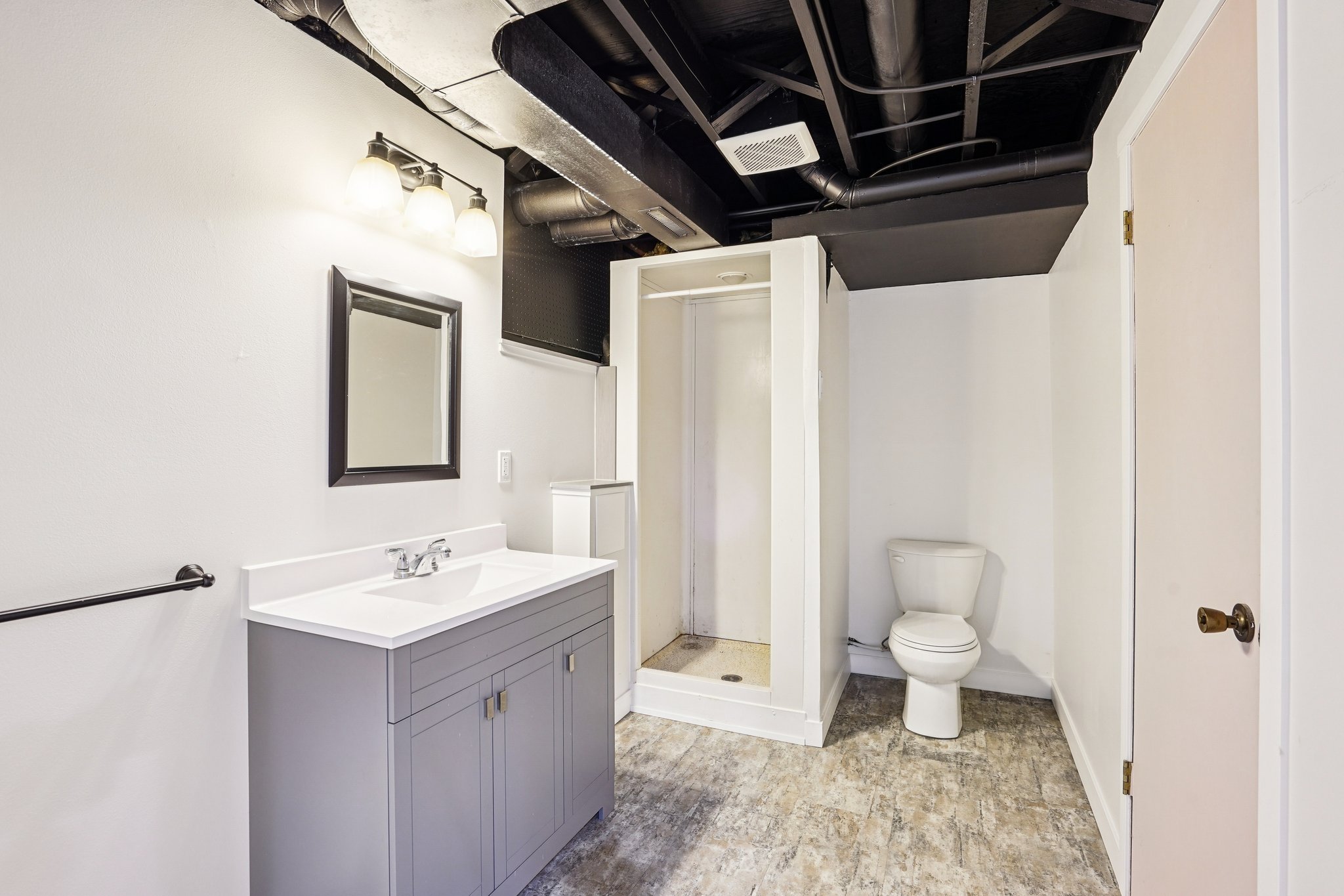 Oakview Dr-S1802-026.jpg