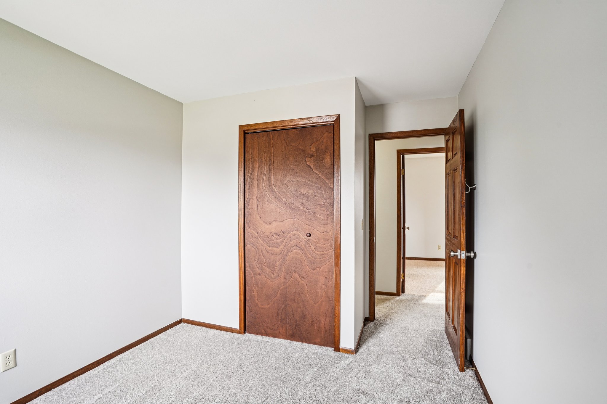 Oakview Dr-S1802-029.jpg