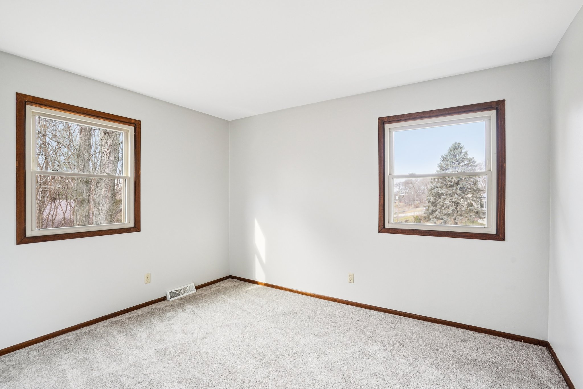 Oakview Dr-S1802-033.jpg