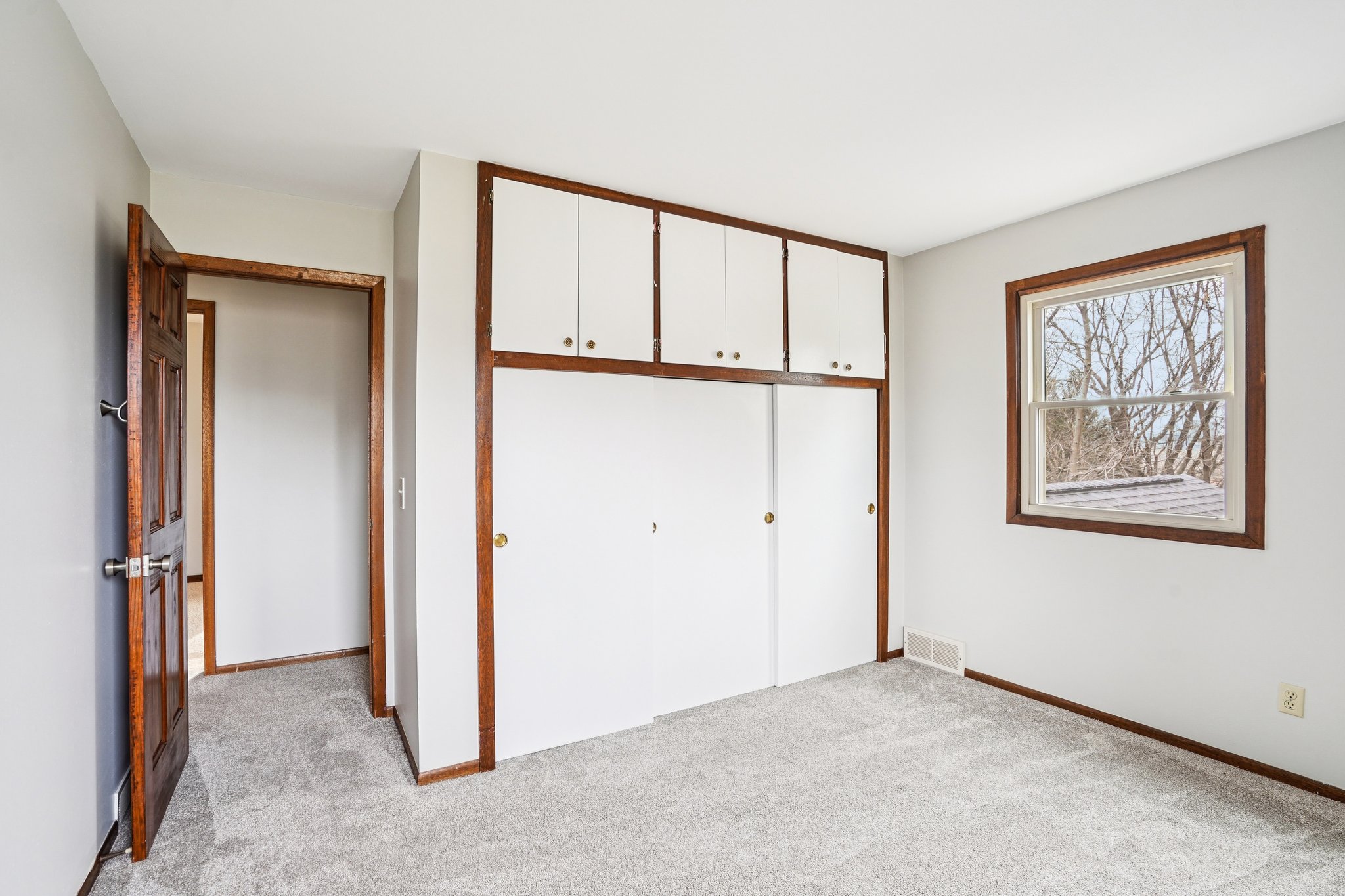 Oakview Dr-S1802-034.jpg