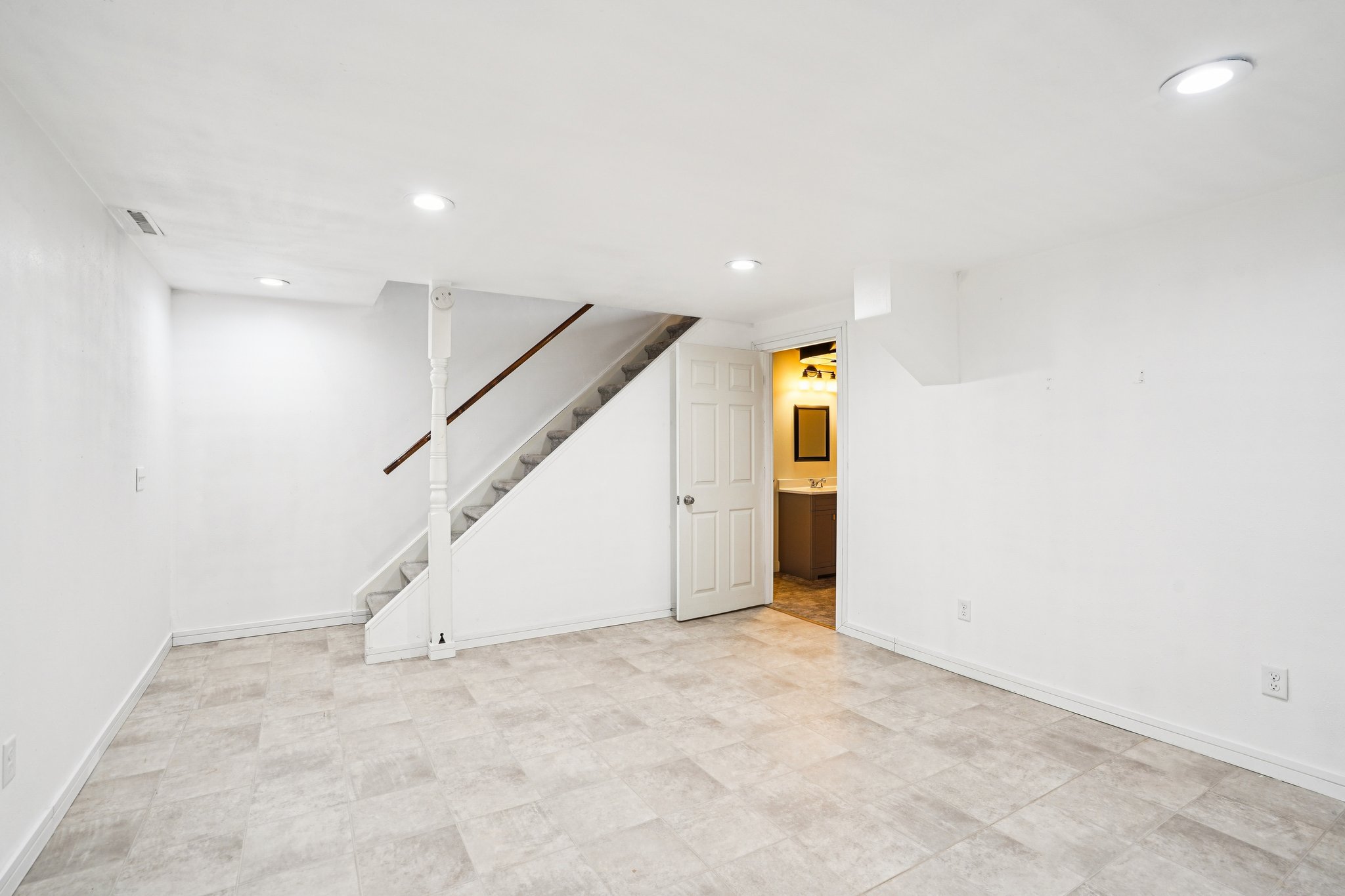 Oakview Dr-S1802-036.jpg