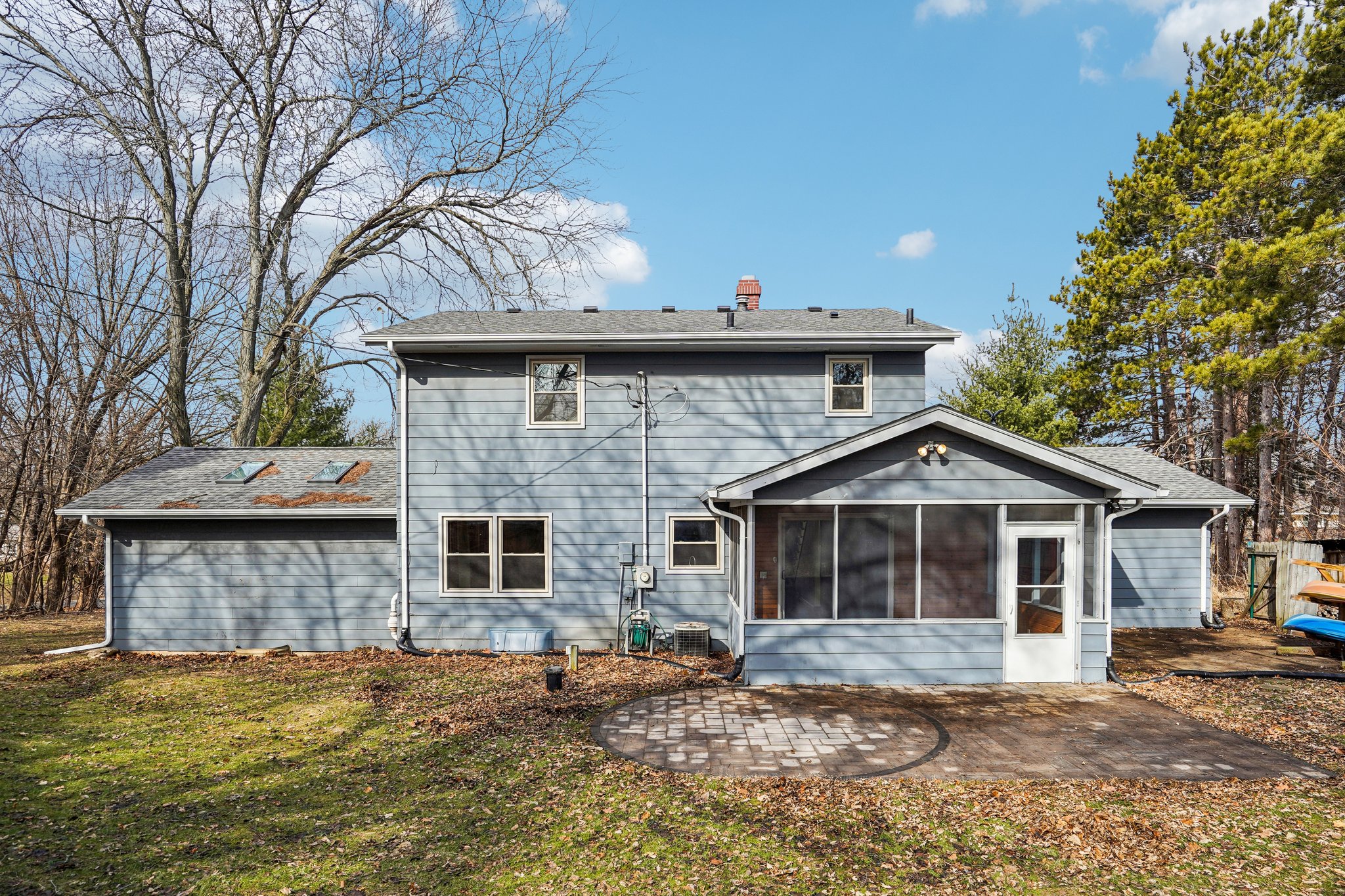 Oakview Dr-S1802-045.jpg