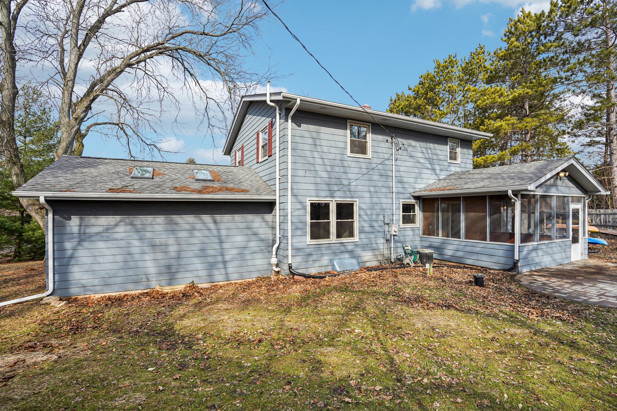 Oakview Dr-S1802-046.jpg