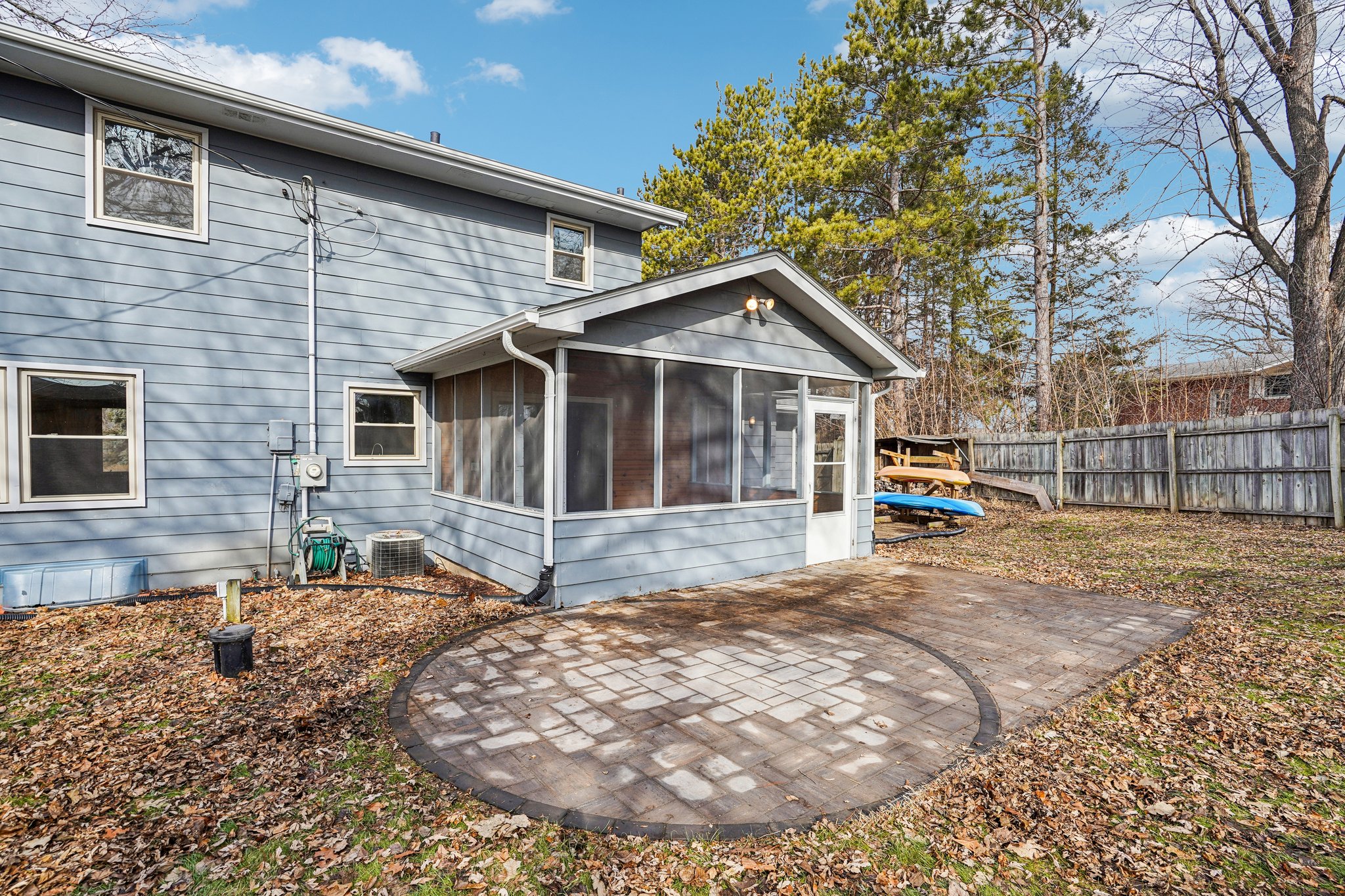 Oakview Dr-S1802-047.jpg