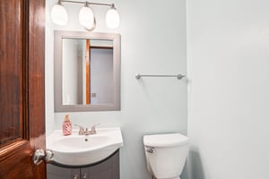 Oakview Dr-S1802-025.jpg