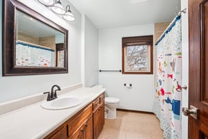 Oakview Dr-S1802-027.jpg