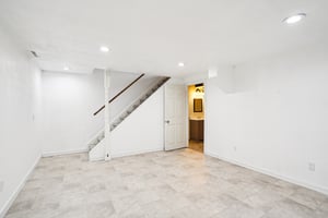 Oakview Dr-S1802-036.jpg