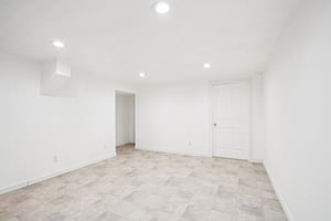 Oakview Dr-S1802-037.jpg