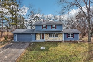 Oakview Dr-S1802-049.jpg