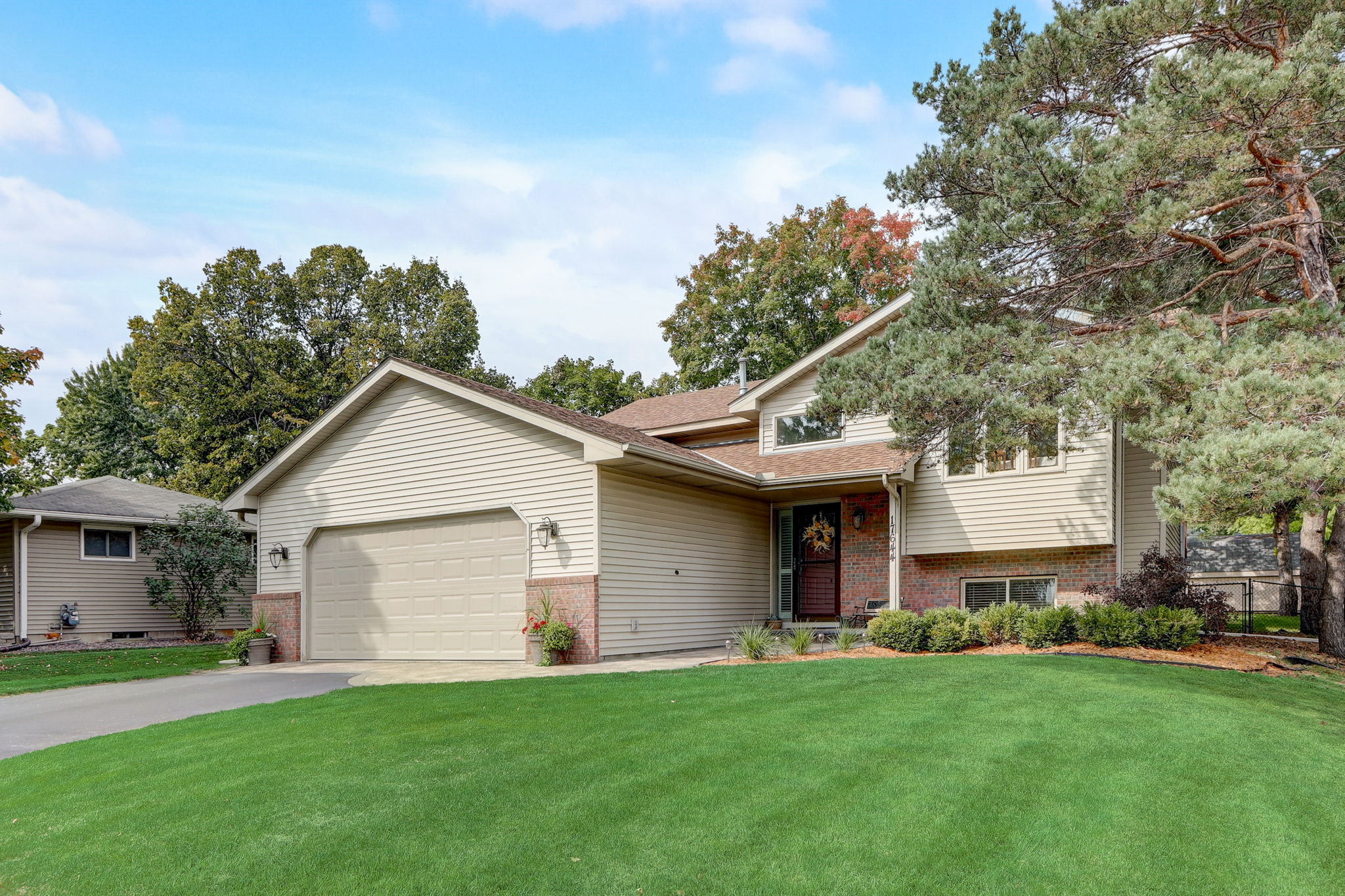 Weaver Lake Dr-002