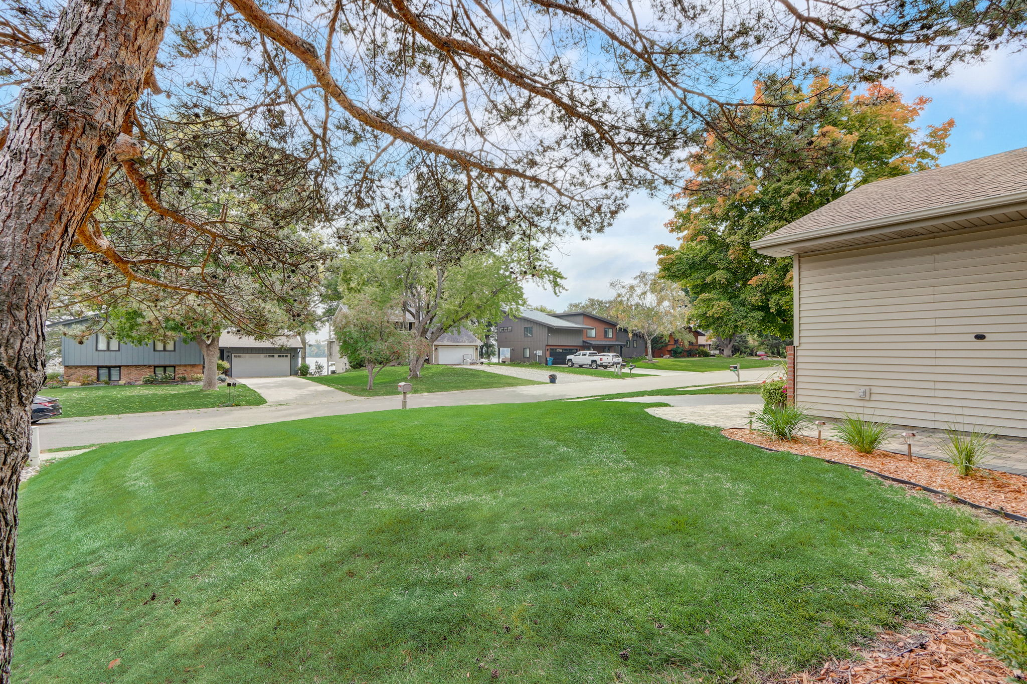 Weaver Lake Dr-005