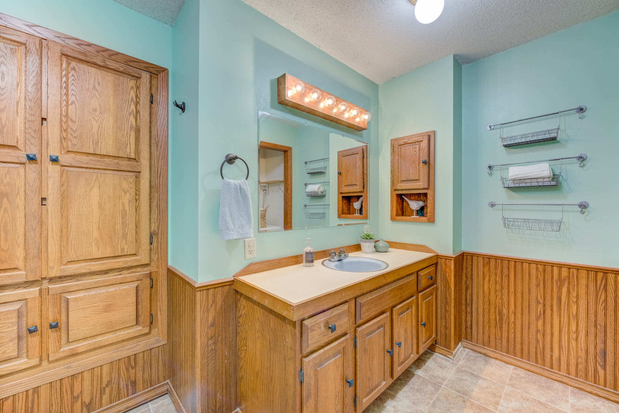 16 Bathroom