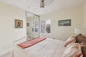 Woodbine Pl-S0203-036.jpg