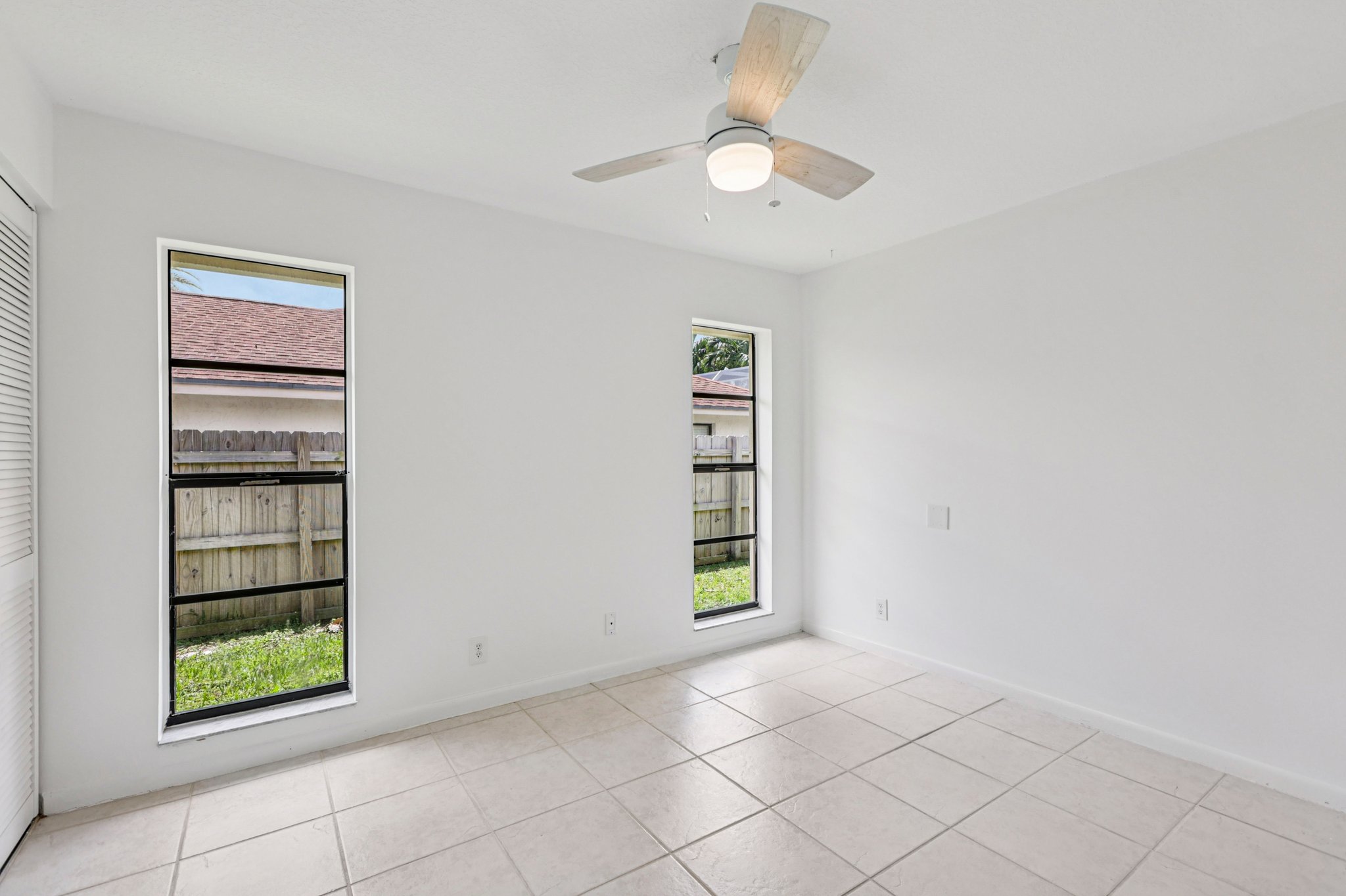 Woodview Terrace-S1104-035.jpg