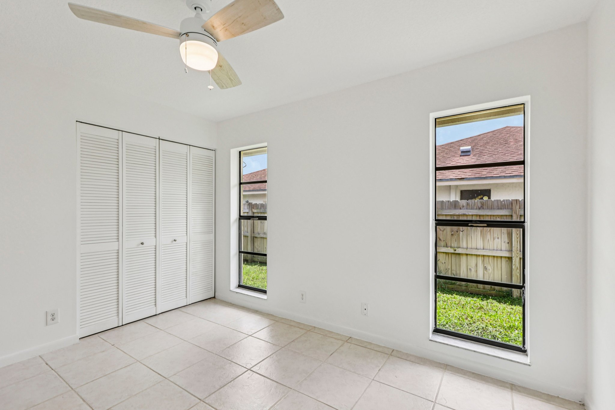 Woodview Terrace-S1104-036.jpg