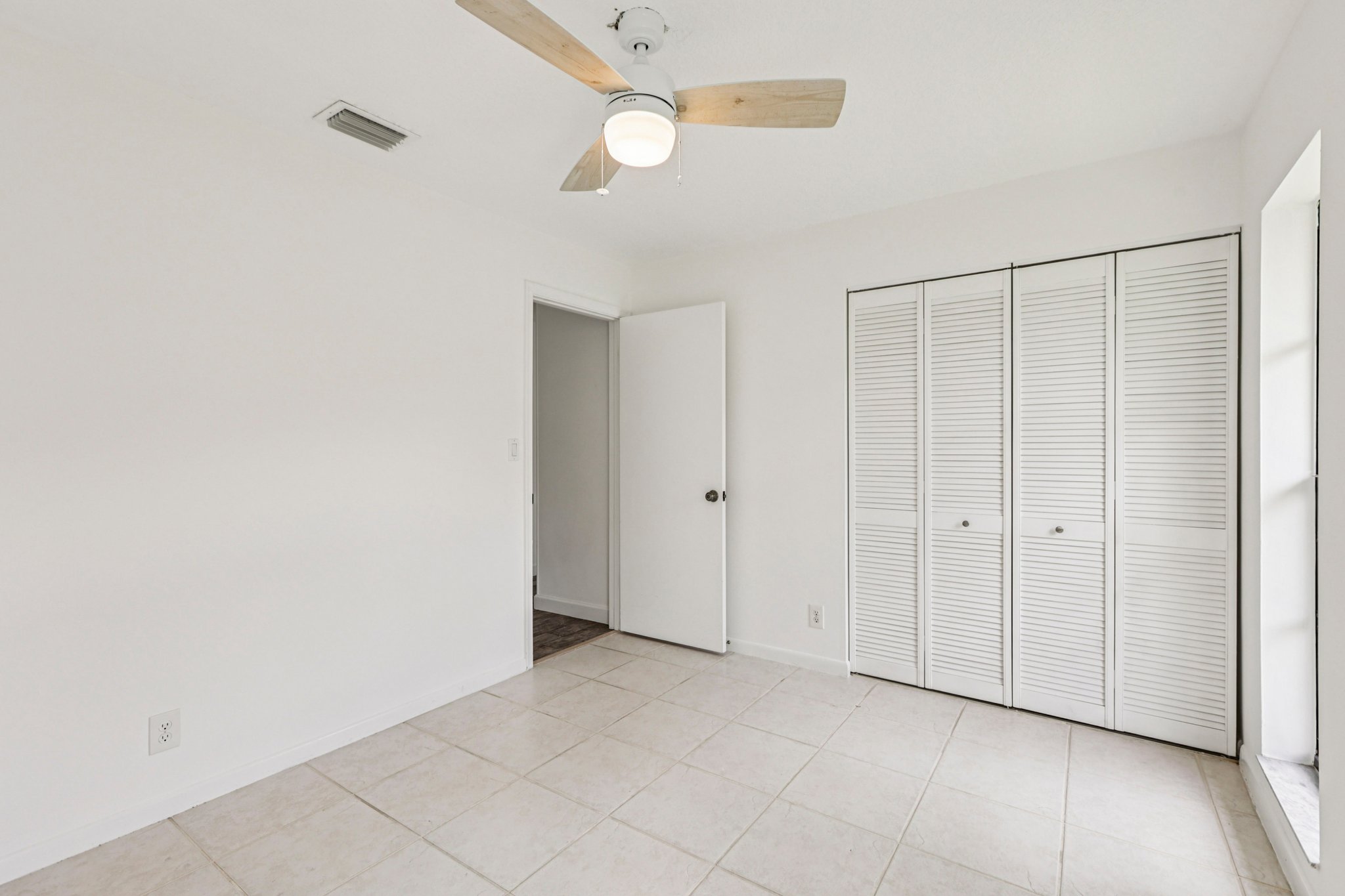 Woodview Terrace-S1104-037.jpg