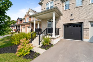 Front Porch/Entrance