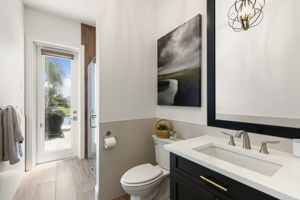 Full Bath to Pool and beside guest room