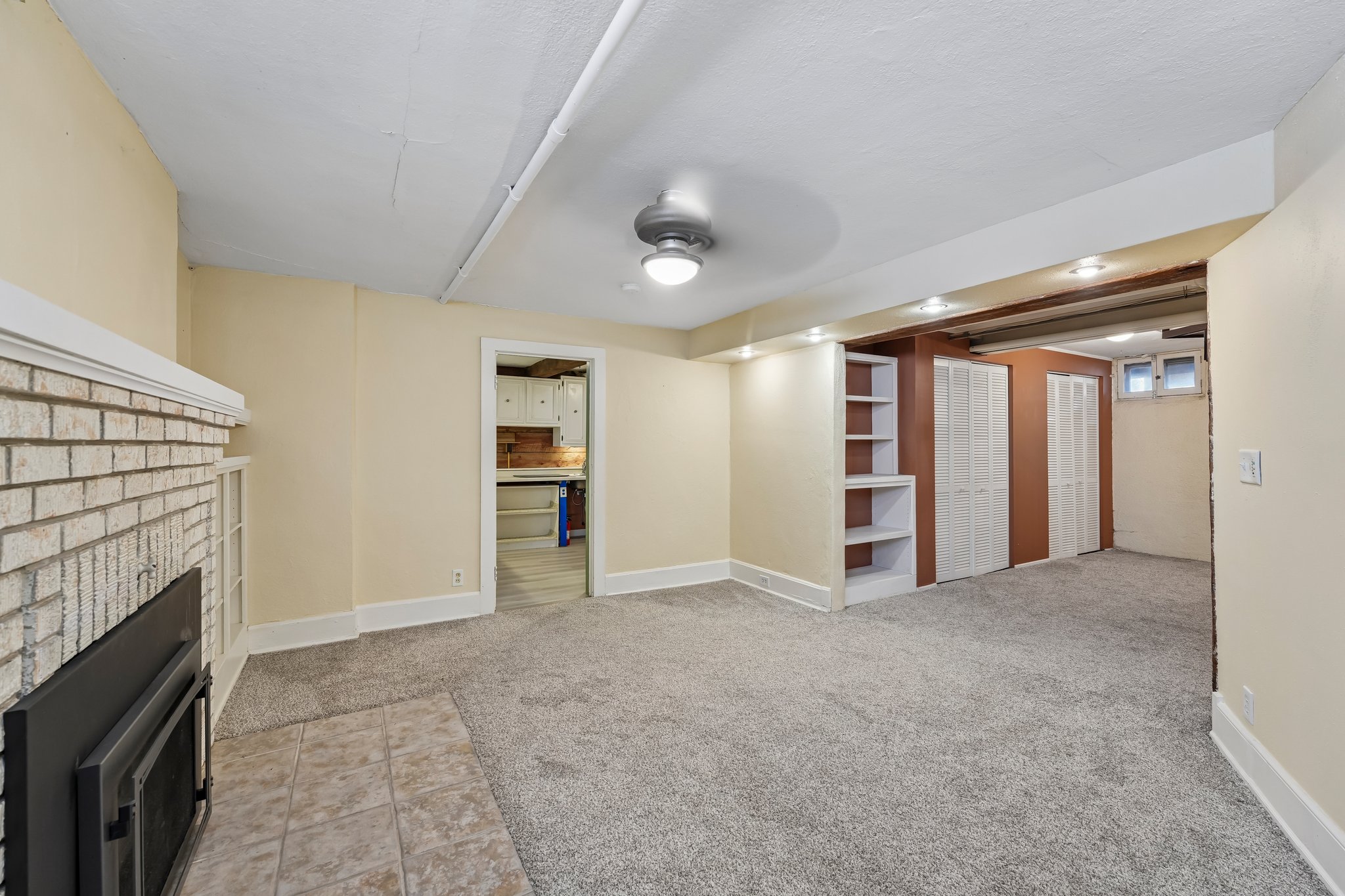 James Ave S 1-S1407-036.jpg