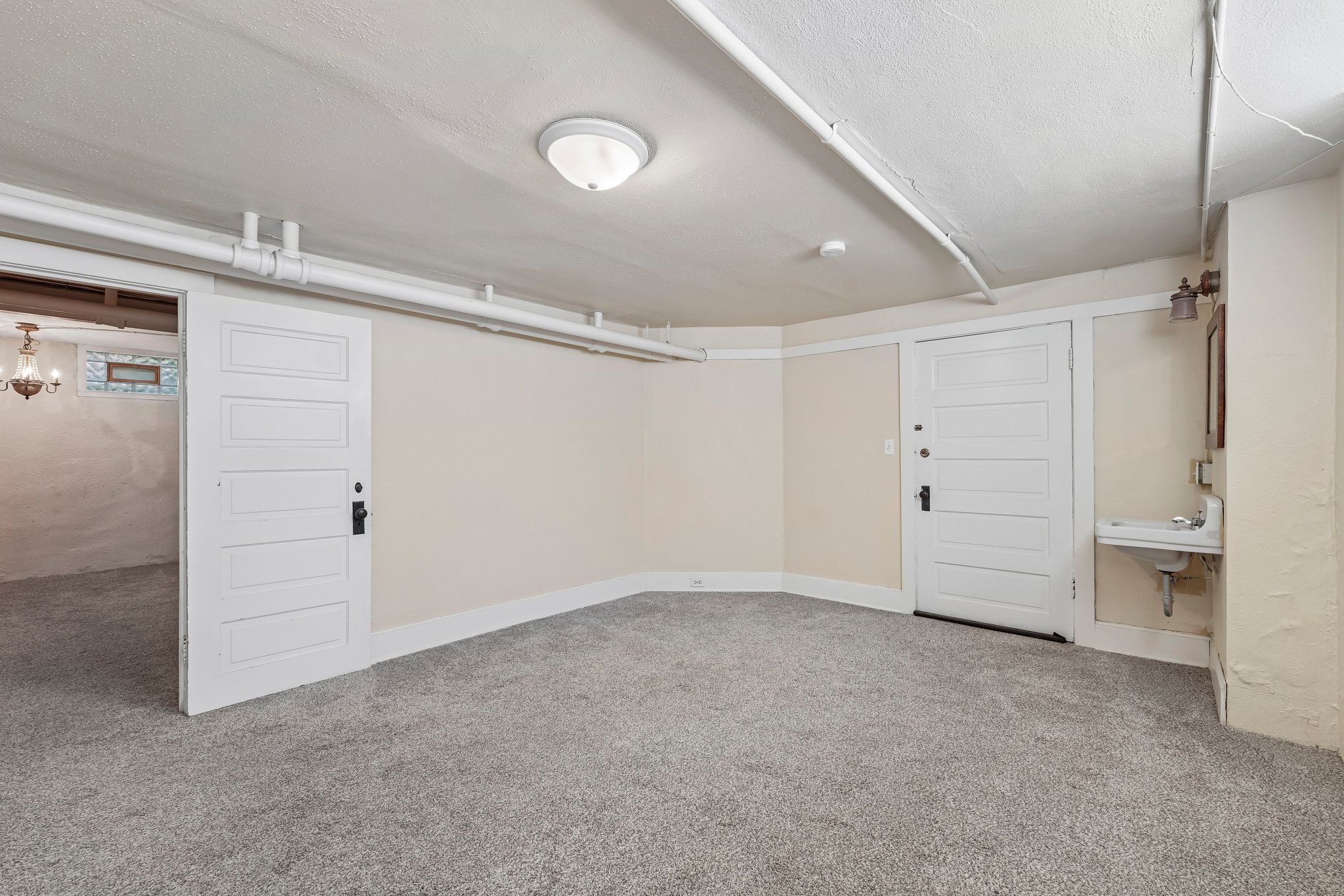 James Ave S 1-S1407-040.jpg