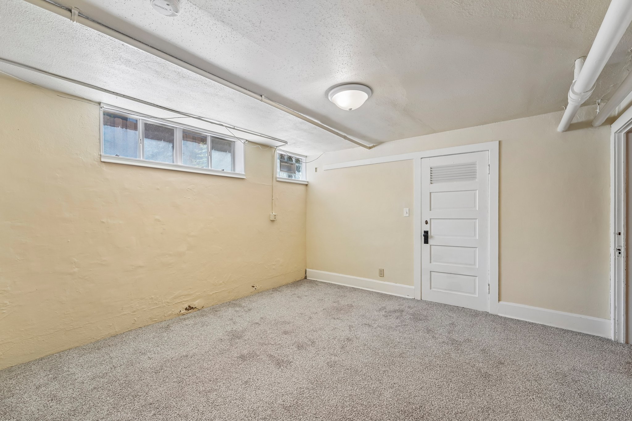 James Ave S 1-S1407-041.jpg