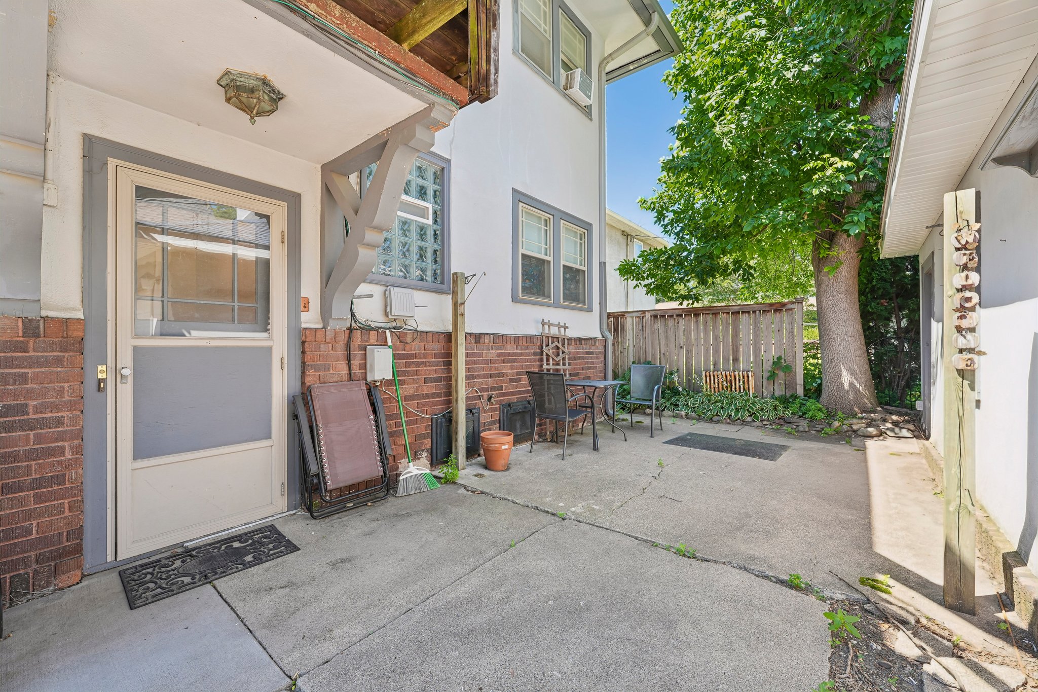 James Ave S 1-S1407-047.jpg