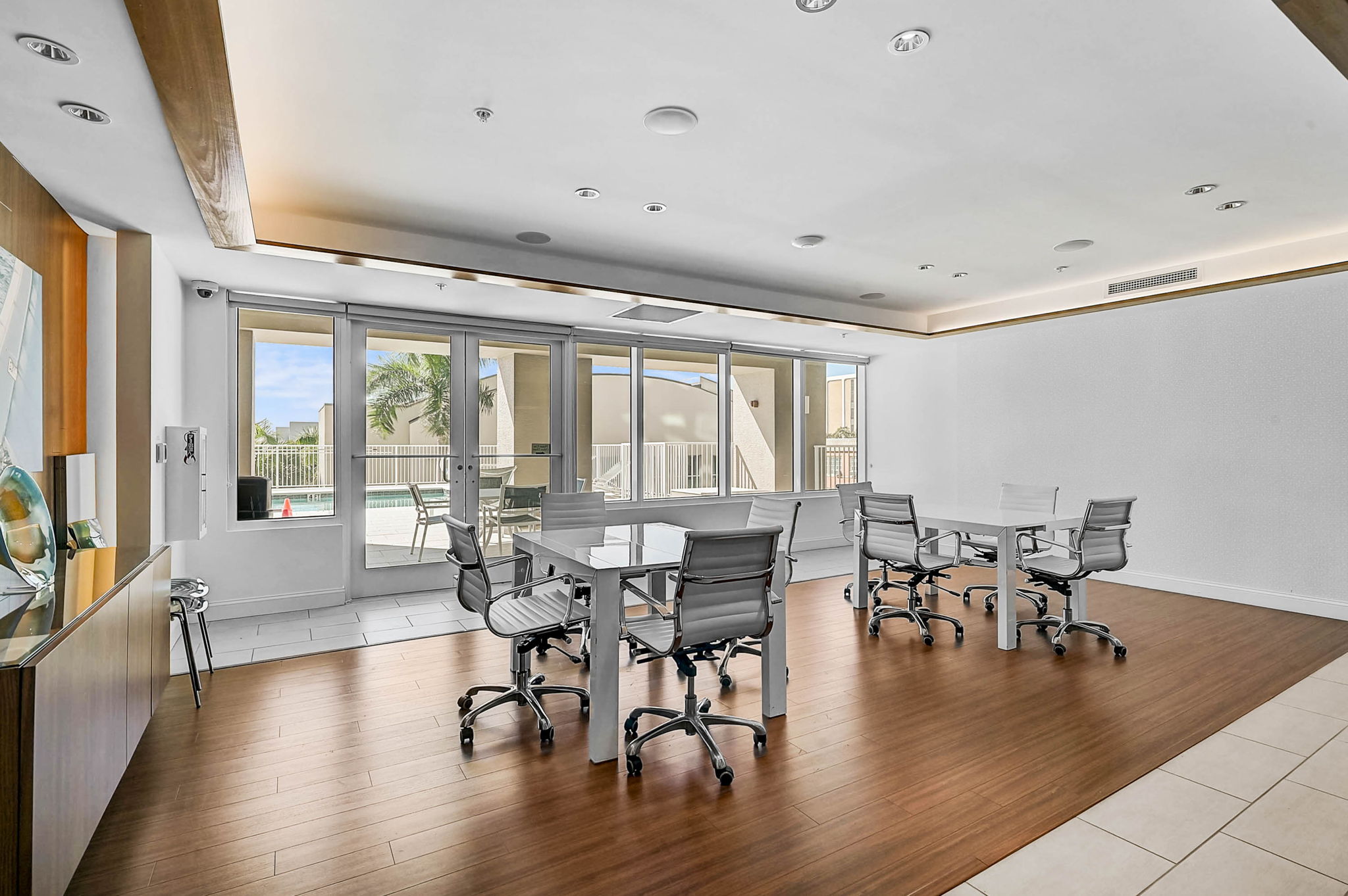 750 N Tamiami Trl - Unit #1516-35