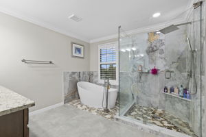 Primary Bathroom (3)