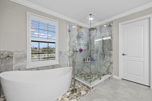 Primary Bathroom (4)