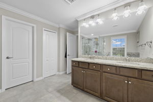 Primary Bathroom (5)