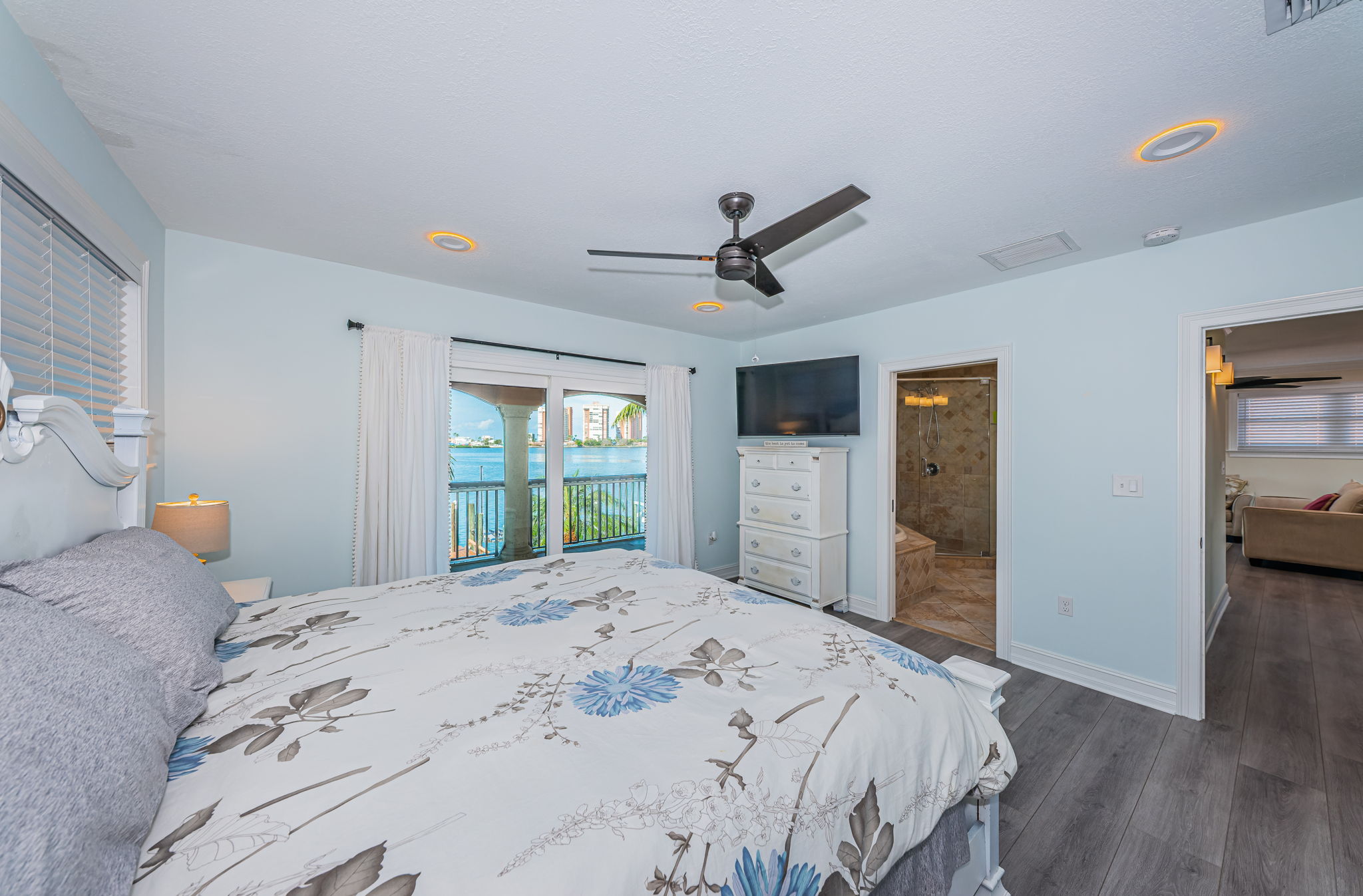 Primary Bedroom 1c