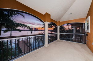 Primary Bedroom Balcony10