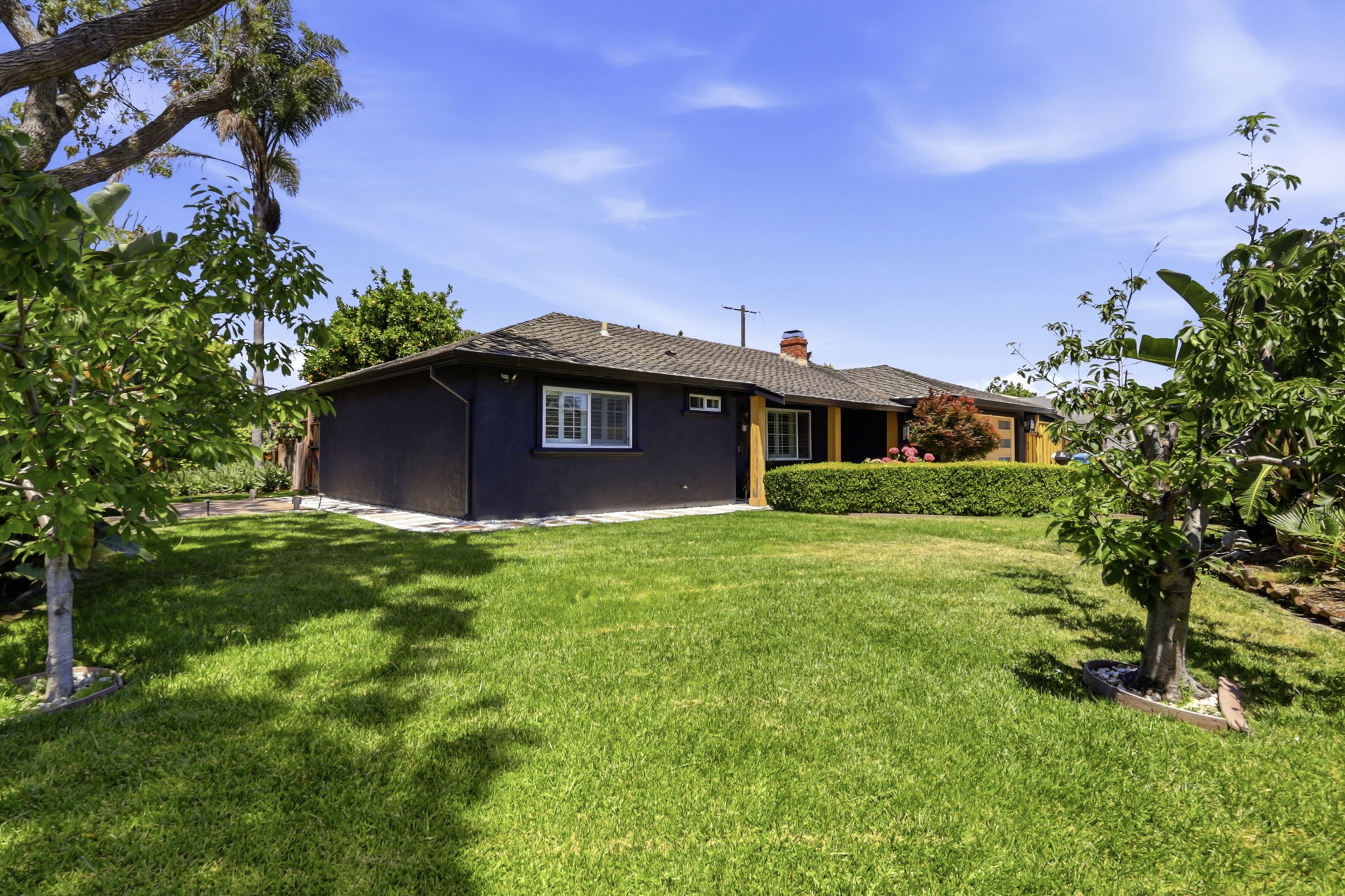 Spacious Front Lawn