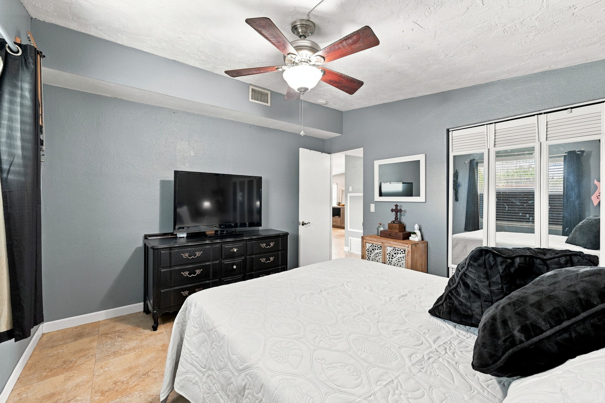 Bedroom1c